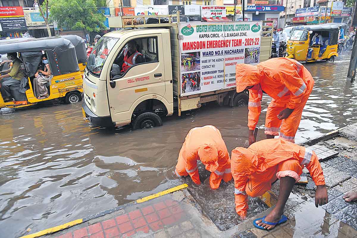 చినుకుపడగానే వాలిపోతారు
