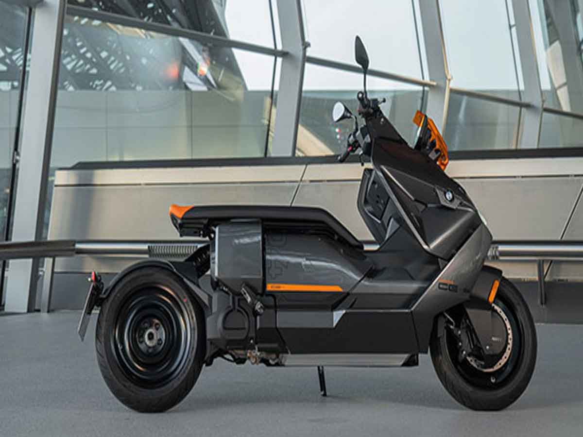 “బీఎమ్‌డబ్ల్యూ సీఈ04” ఫీచర్స్.. అదుర్స్..