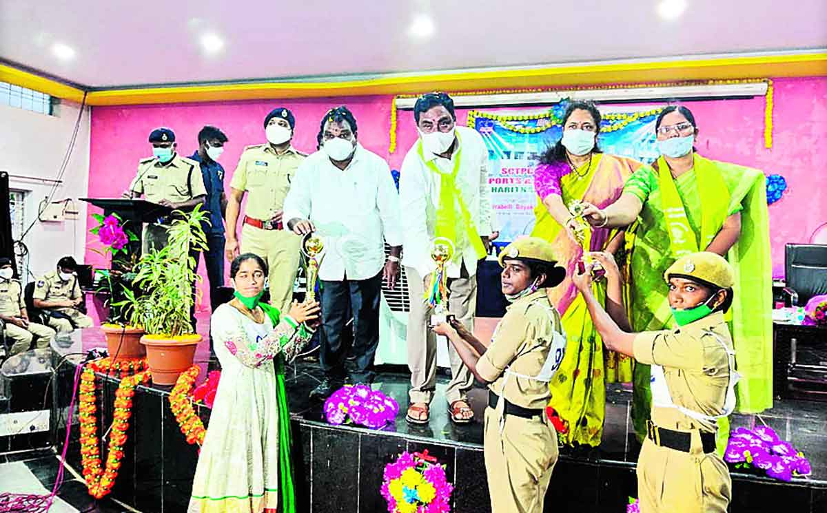 తెలంగాణ పోలీసులు భేష్‌