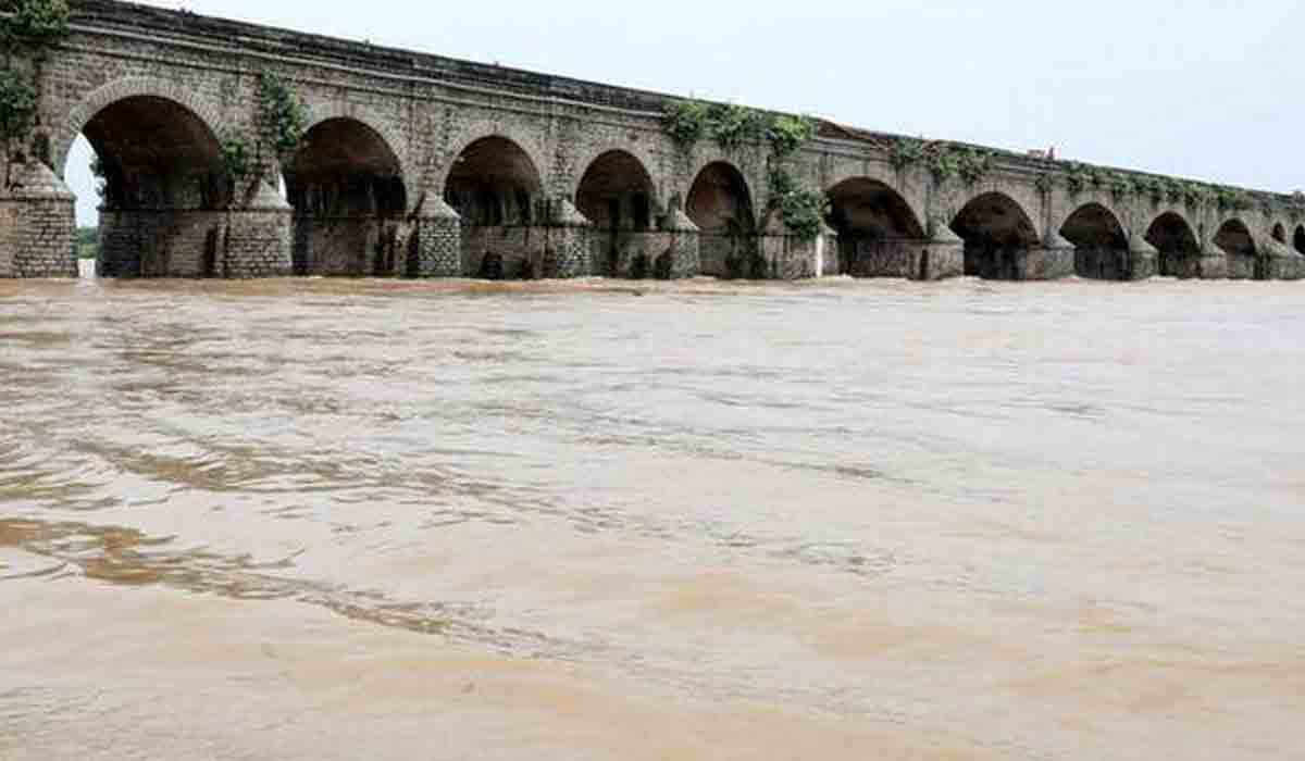 గోదావరి ఉగ్రరూపం : 24 గంటల్లో   మరో 20 అడుగులు పెరిగిన నీటిమట్టం