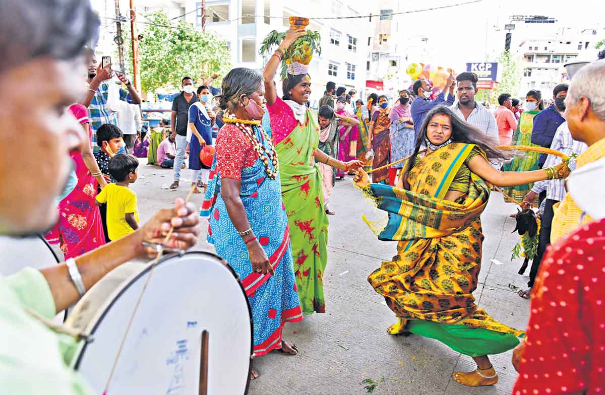 11 నుంచి ఆషాడ బోనాలు