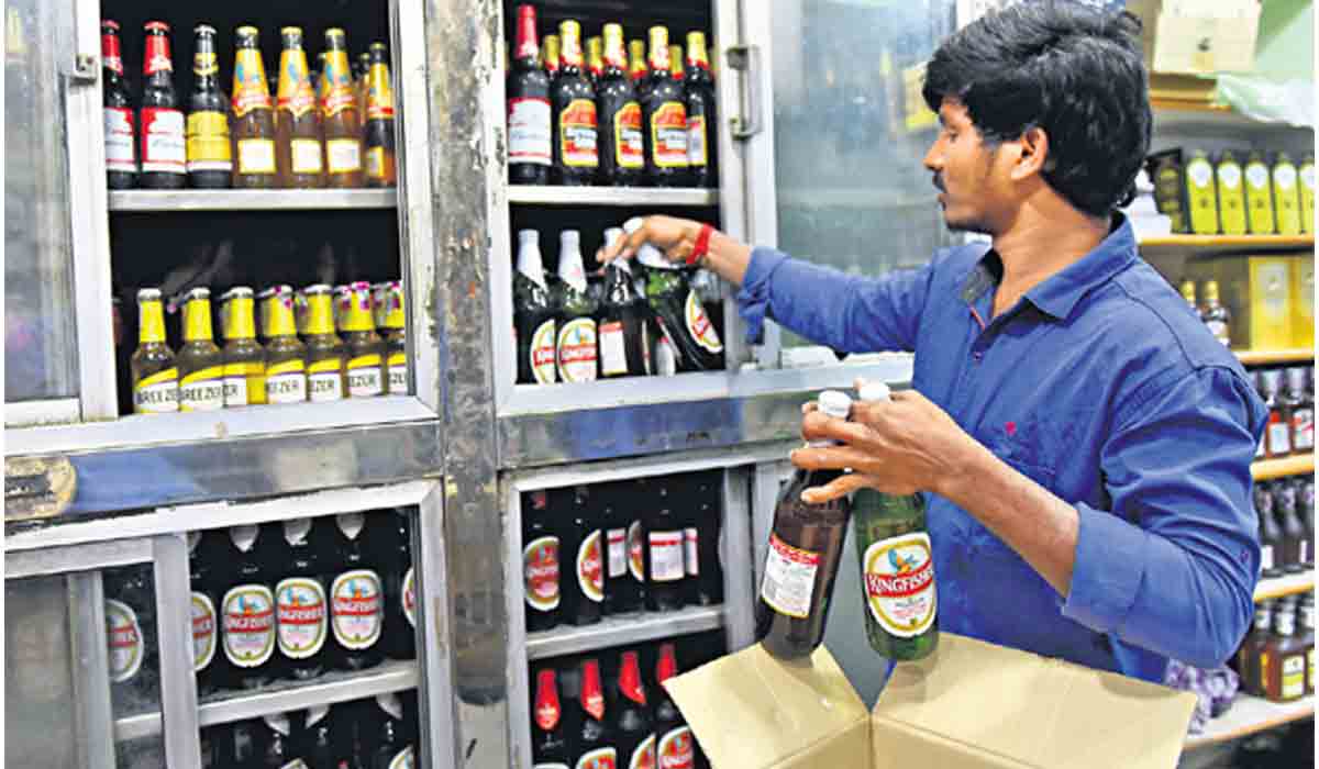 మందుబాబుల‌కు గుడ్ న్యూస్‌.. బీర్ల ధ‌ర‌లు త‌గ్గింపు