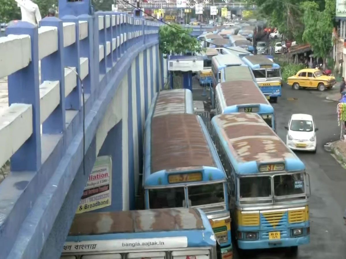 బెంగాల్‌లో ఆంక్షలు సడలించినా రోడ్డెక్కని ప్రైవేట్‌ బస్సులు