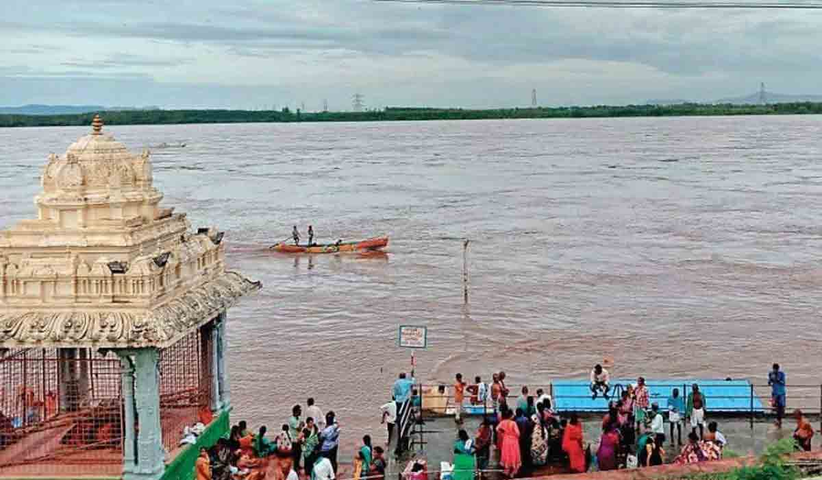 Godavari | గోదావరి తీరంలో1500విగ్రహాలు నిమజ్జనం : భద్రాచలం తహసీల్దార్