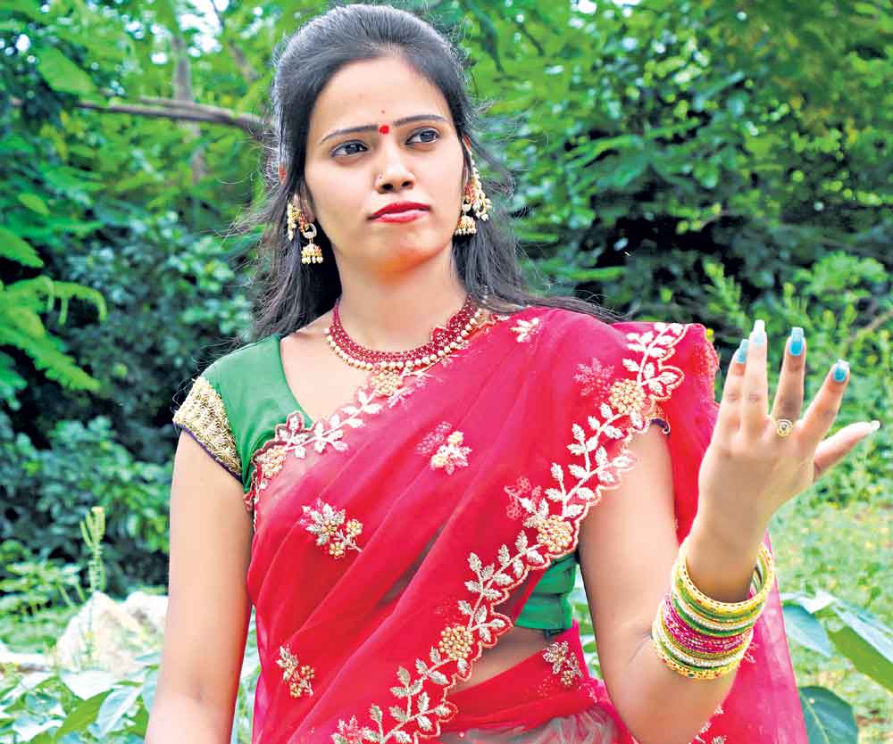 పూతపూత మావిళ్లు.. పూతా మావిళ్ల కింద..