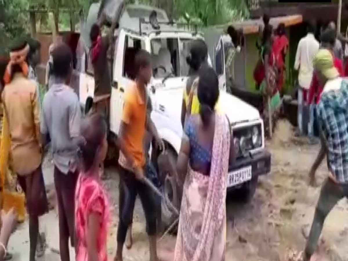 బీహార్‌ జెహనాబాద్ జిల్లాలో ఉద్రిక్తత.. రాళ్లు రువ్విన స్థానికులు