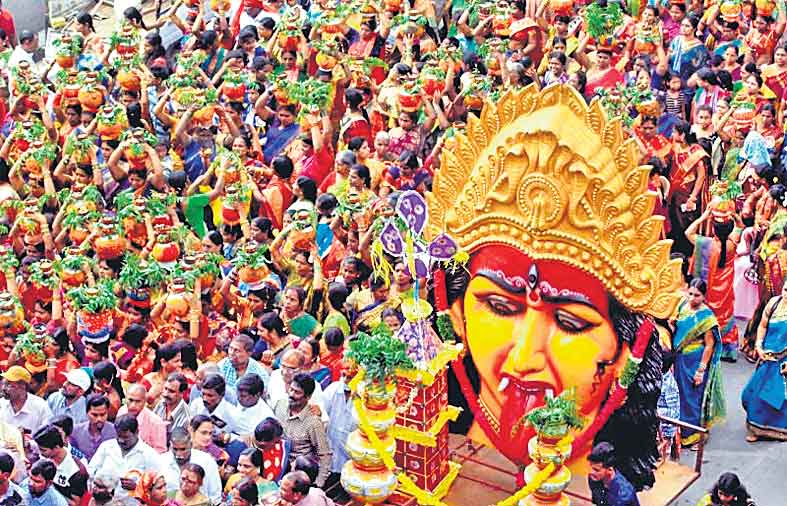 గ్రామ దేవతలకు నివేదనలే బోనాలు