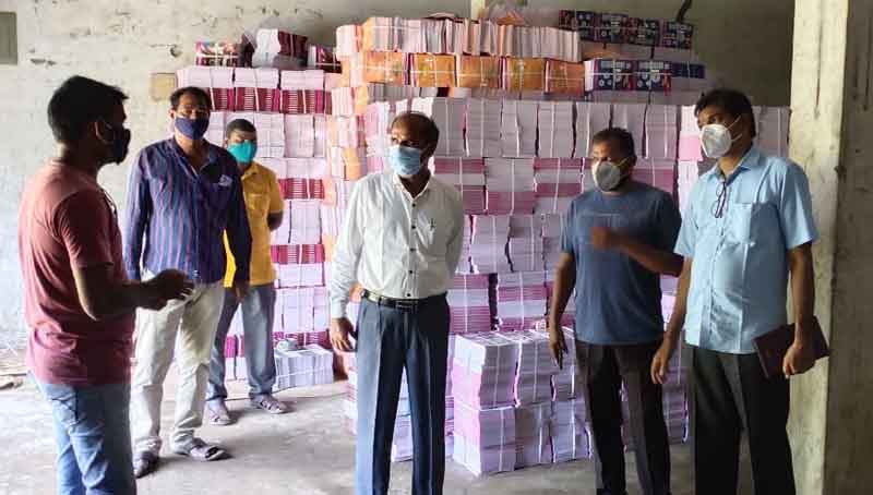 చైల్డ్‌ఇన్ఫోలో పేర్లుంటేనే ఉచిత పుస్తకాలు