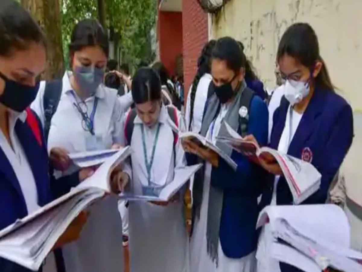 రెండు విడతల్లో.. సీబీఎస్‌ఈ 10, 12 బోర్డు పరీక్షలు