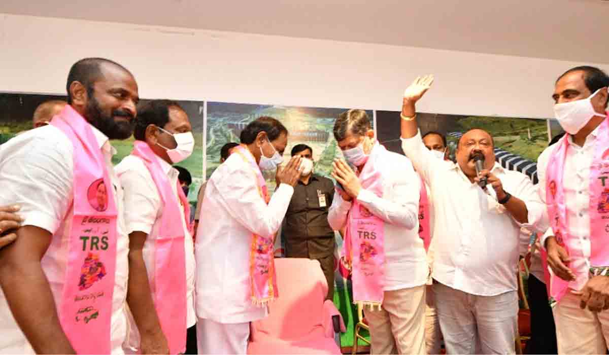సీఎం కేసీఆర్ స‌మ‌క్షంలో టీఆర్ఎస్‌లో చేరిన ఎల్ ర‌మ‌ణ‌