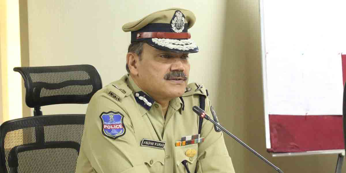 భారీ శబ్దాలు వచ్చే బైక్ సైలెన్సర్లను తొలగించి.. రోడ్ రోలర్‌తో తొక్కించిన పోలీసులు