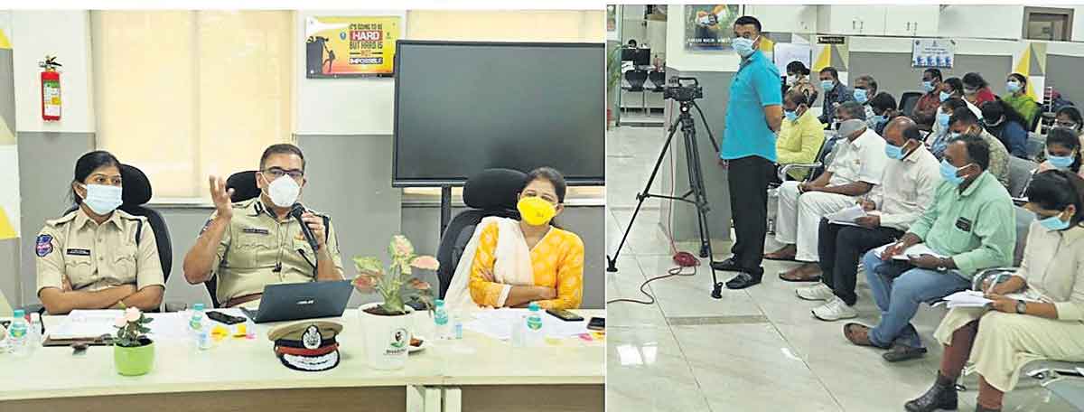 మహిళలను వేధించే వారిపై కఠినంగా వ్యవహరించండి