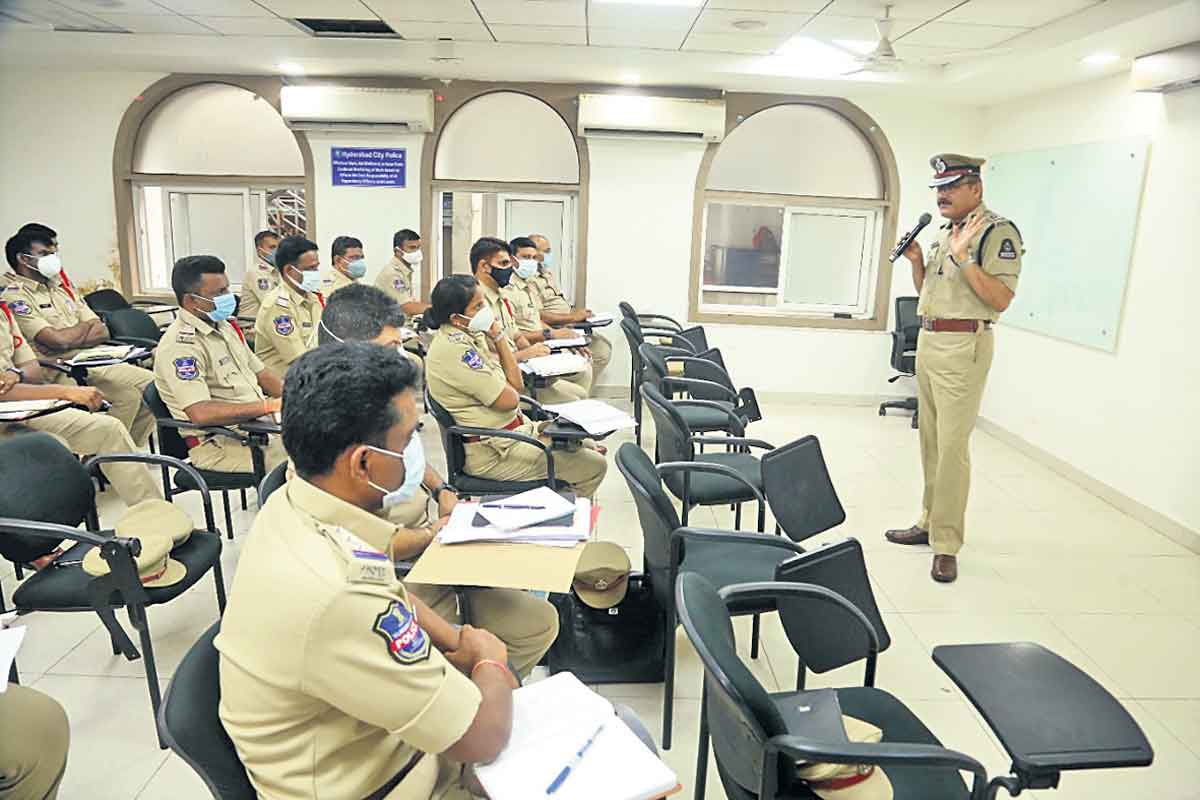 టెక్నాలజీని ఉపయోగించి పనిచేయండి