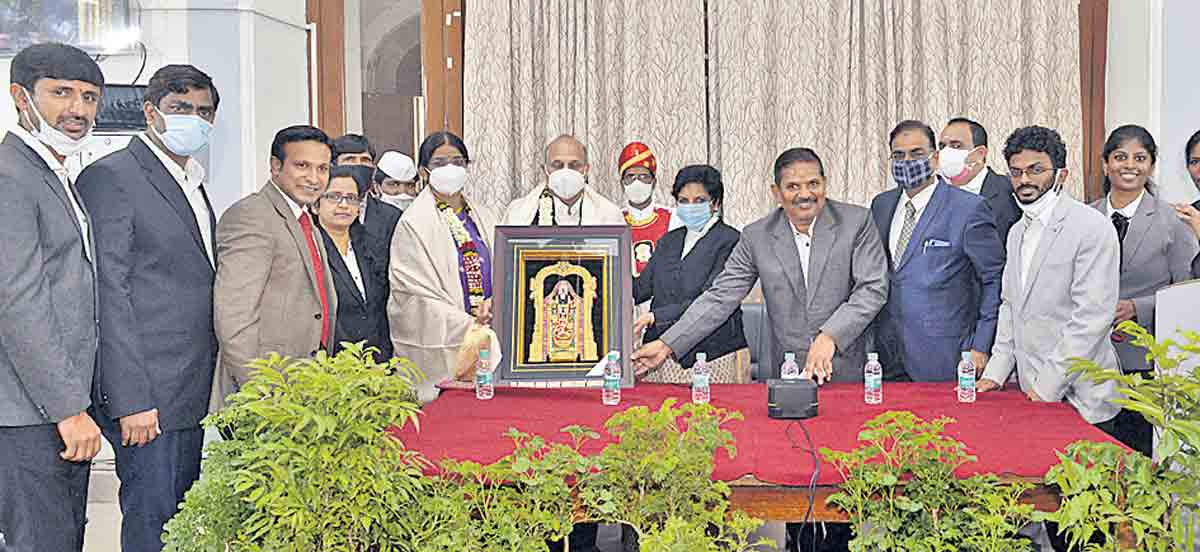 రాత్రి కళాశాలలో లా చేశాను..!