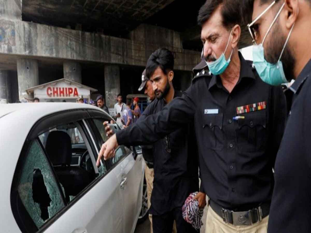 పాకిస్థాన్‌లో ఇద్దరు చైనా జాతీయులపై కాల్పులు