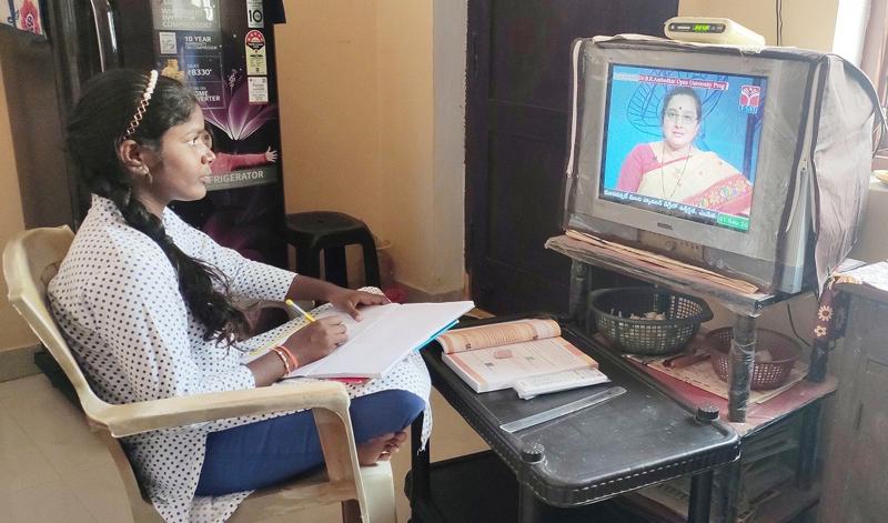 ఆన్‌లైన్‌ క్లాసులు ఐదురోజులే