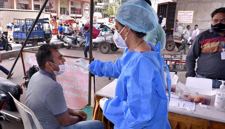 కొత్త కేసుల‌లో స‌గం ఆ రెండు రాష్ట్రాల నుంచే..!