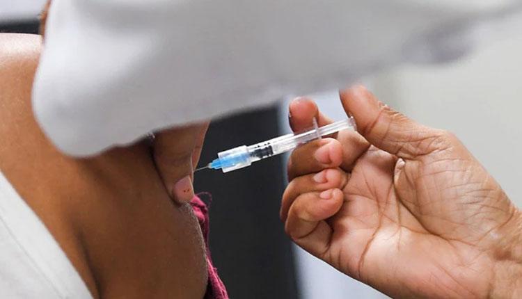 టీకా తీసుకోక‌పోతే ఉద్యోగం నుంచి ఊస్టింగేన‌ట‌..!