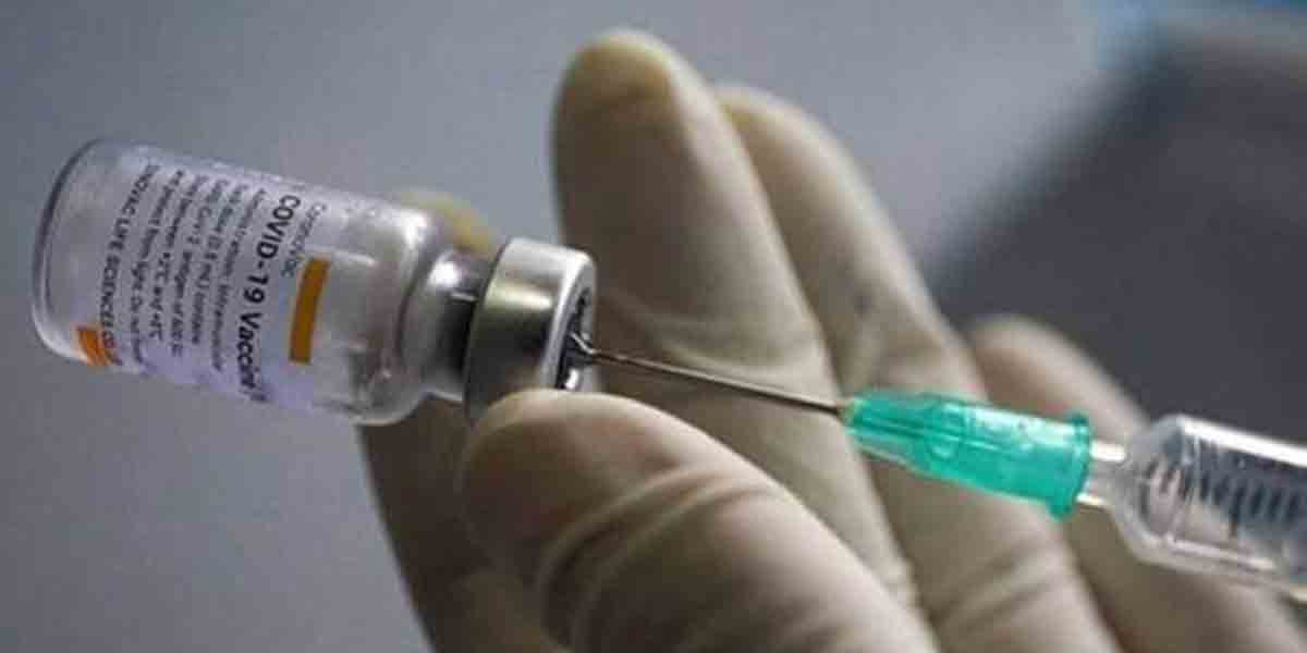 టీకా తీసుకునేందుకు నిరాకరించిన ఎయిర్‌మ్యాన్‌ తొలగింపు