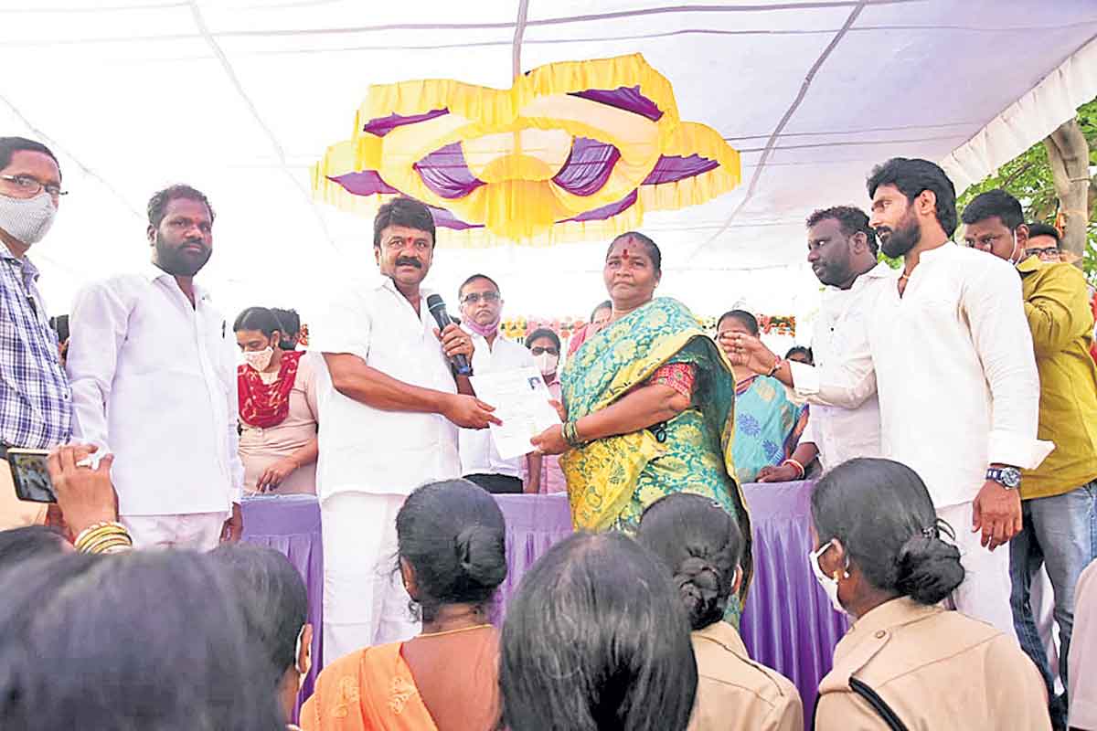 బస్తీల రూపురేఖలు మార్చిన ఘనత కేసీఆర్‌దే