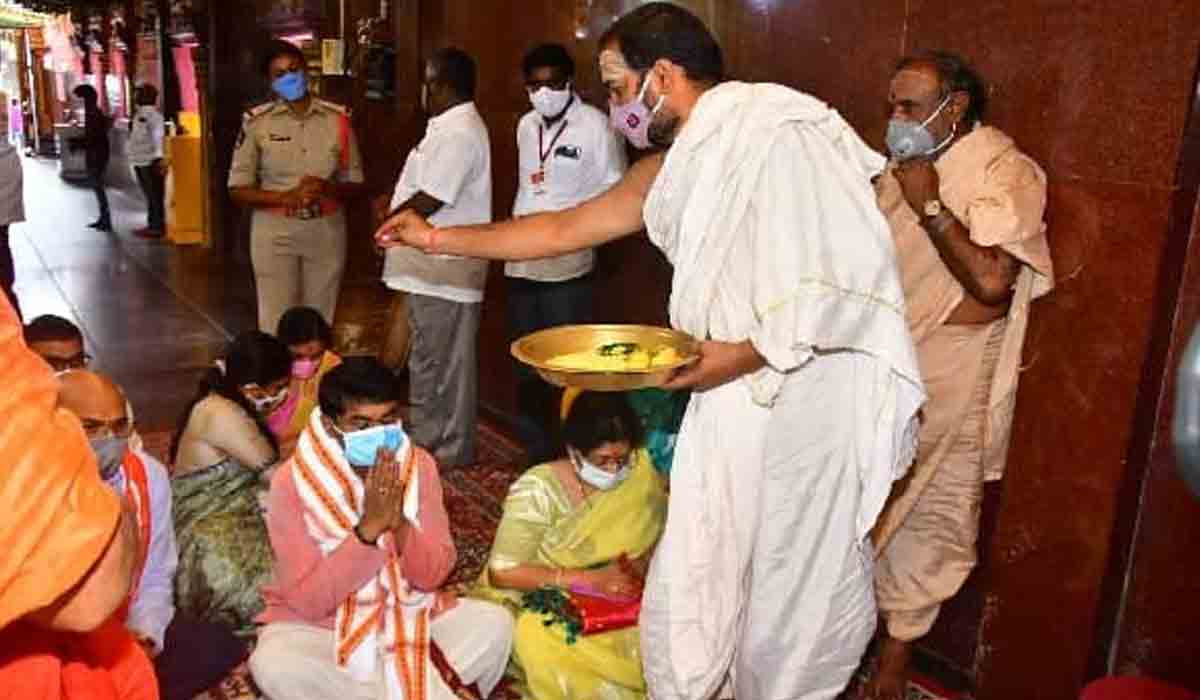 విజయవాడ కనకదుర్గమ్మను దర్శించుకున్న డీఆర్‌డీఓ చైర్మన్‌