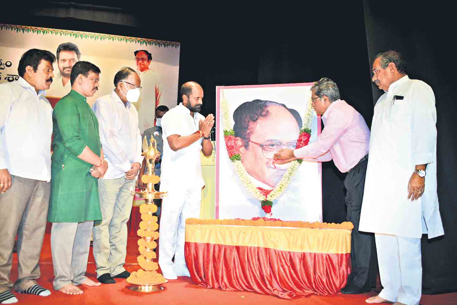 సీఎం కేసీఆర్‌కు సినారె రచనలంటే ఇష్టం