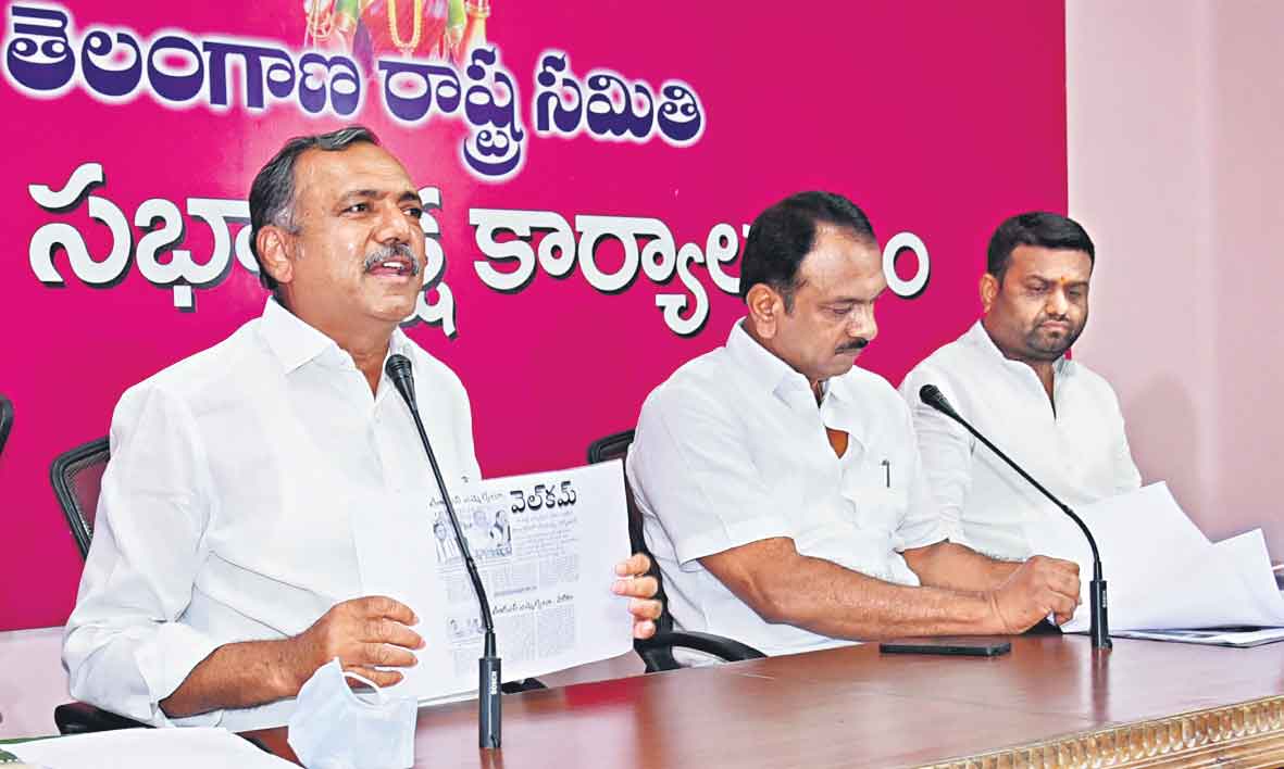 రాళ్లతో కొడితే.. చెప్పుతో జవాబు