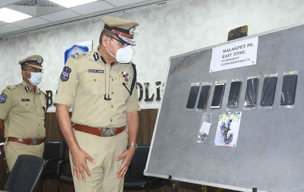 హాక్‌ ఐతో పట్టేస్తున్నారు..