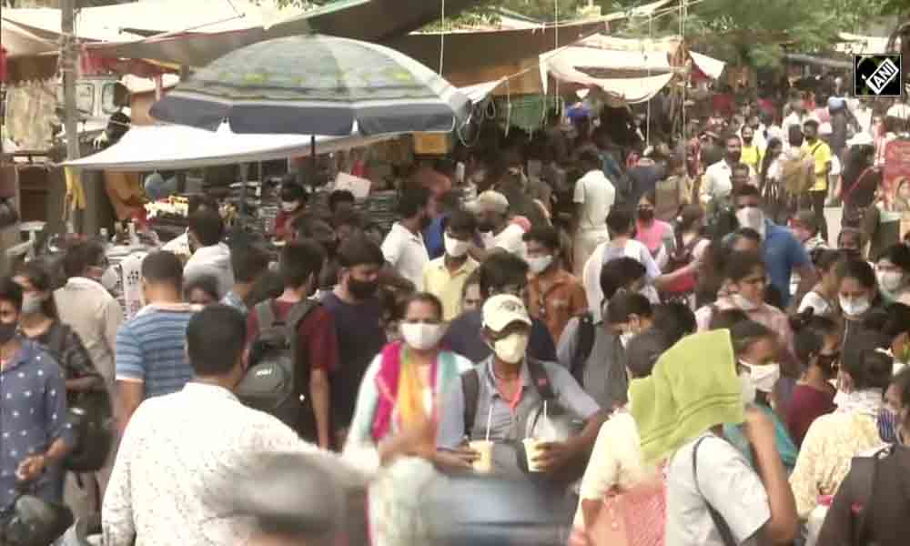 నిబంధనలు పాటించని ఫలితం.. జన్‌పథ్‌ మార్కెట్‌ మూసివేత