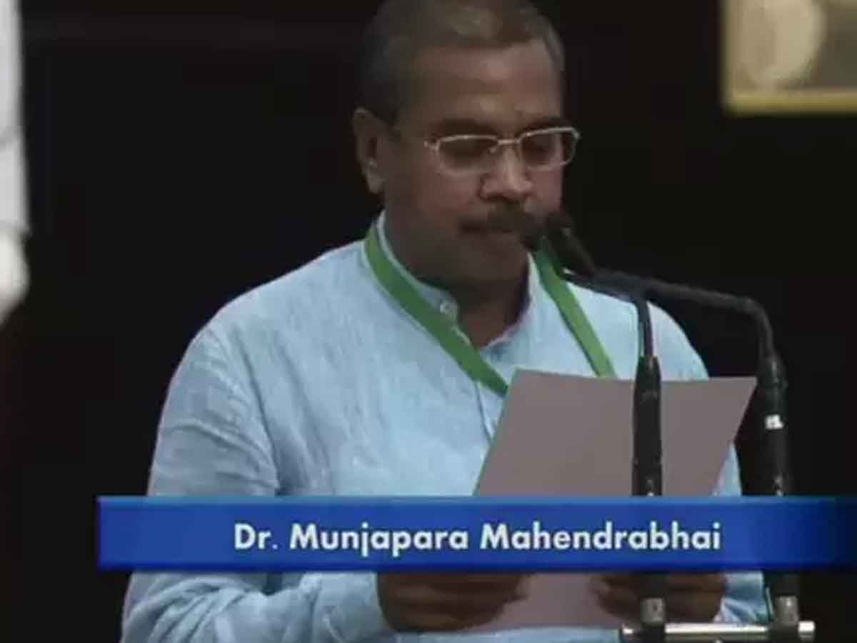 మోదీ మంత్రివర్గంలో కొత్తగా నలుగురు డాక్టర్లు