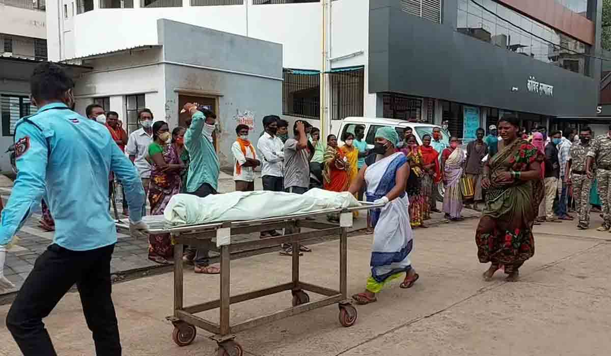 ఊపిరాడ‌క ఒకే కుటుంబంలో ఆరుగురు మృతి