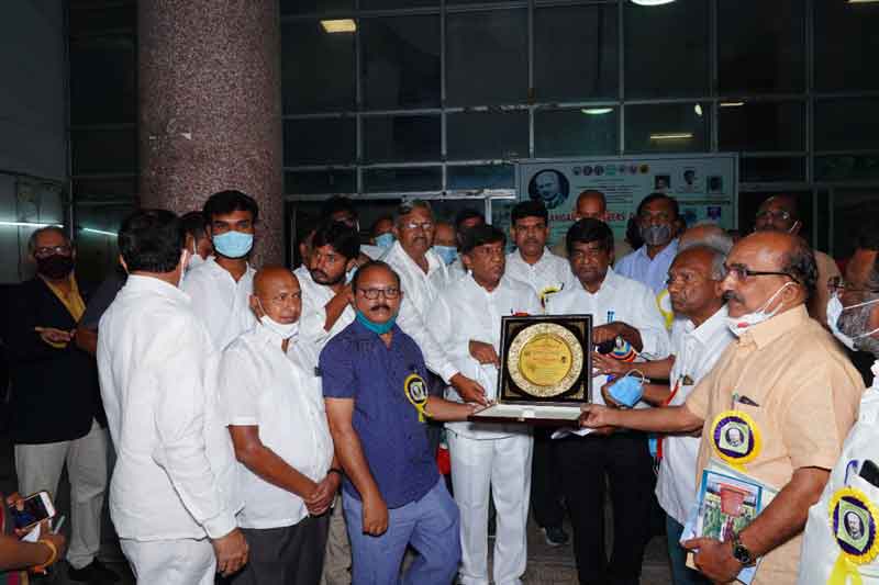 మన ఇంజినీర్లు దేశానికి మార్గదర్శకులు