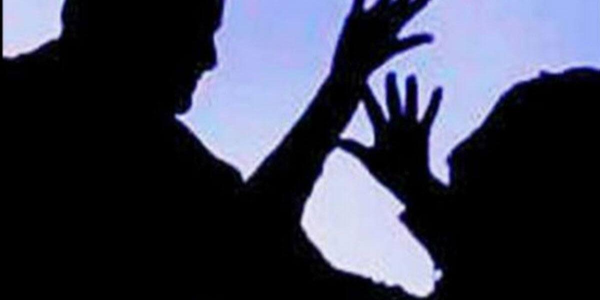 కాళ్లు, చేతులు క‌ట్టేసి వృద్ధురాలిపై అత్యాచారం..!