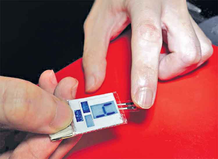 ఇక ప‌వ‌ర్ బ్యాంక్‌తో ప‌నిలేదు.. చేతివేళ్ల‌తోనే ఫోన్ చార్జింగ్ చేయొచ్చు !