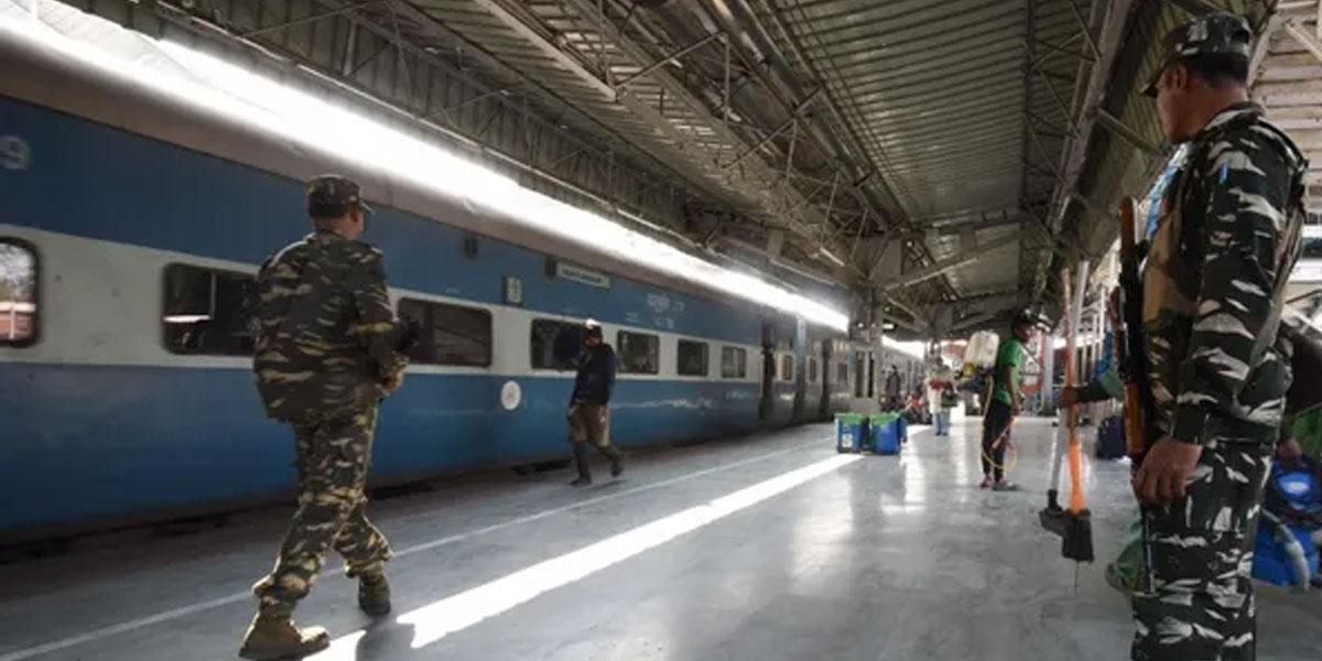 రైలు ప్ర‌యాణికుల‌కు మ‌రింత భ‌ద్ర‌త‌.. ఇక‌పై అగ్ని నిరోధ‌క రైల్వే కోచ్‌లు..!