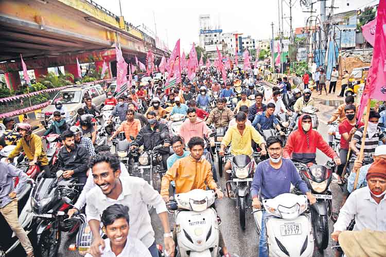 కౌశిక్‌రెడ్డి భారీ ర్యాలీ