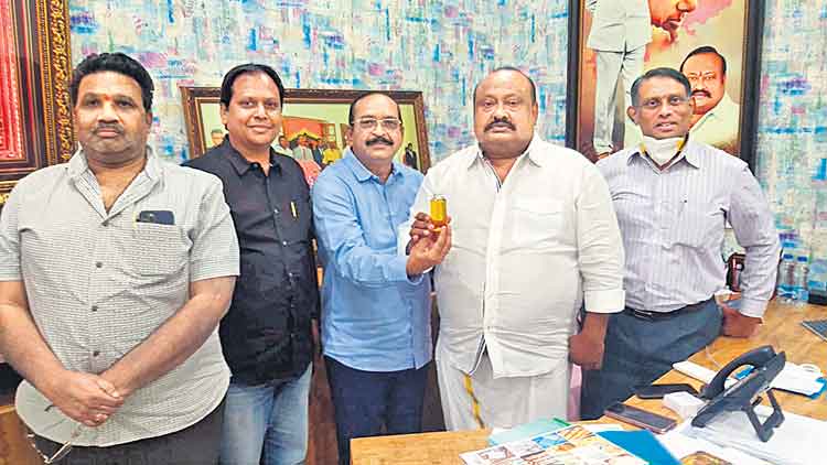 ఎఫ్‌పీజడ్‌లలో తవుడు మిల్లులకు ప్రాధాన్యం: మంత్రి గంగుల