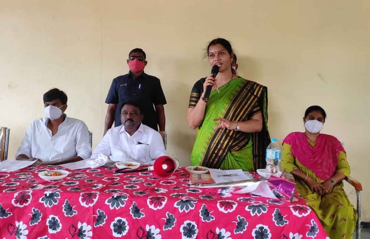 పల్లెలు పచ్చదనంతో కళకళలాడాలి