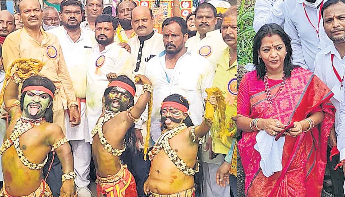 గోల్కొండలో భక్తుల సందడి