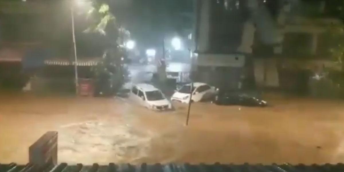 ముంబైలో కుండపోత వర్షం..!