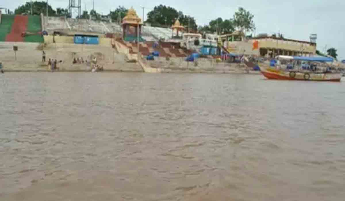 భద్రాచలం వద్ద పెరుగుతున్న గోదావరి నీటిమట్టం