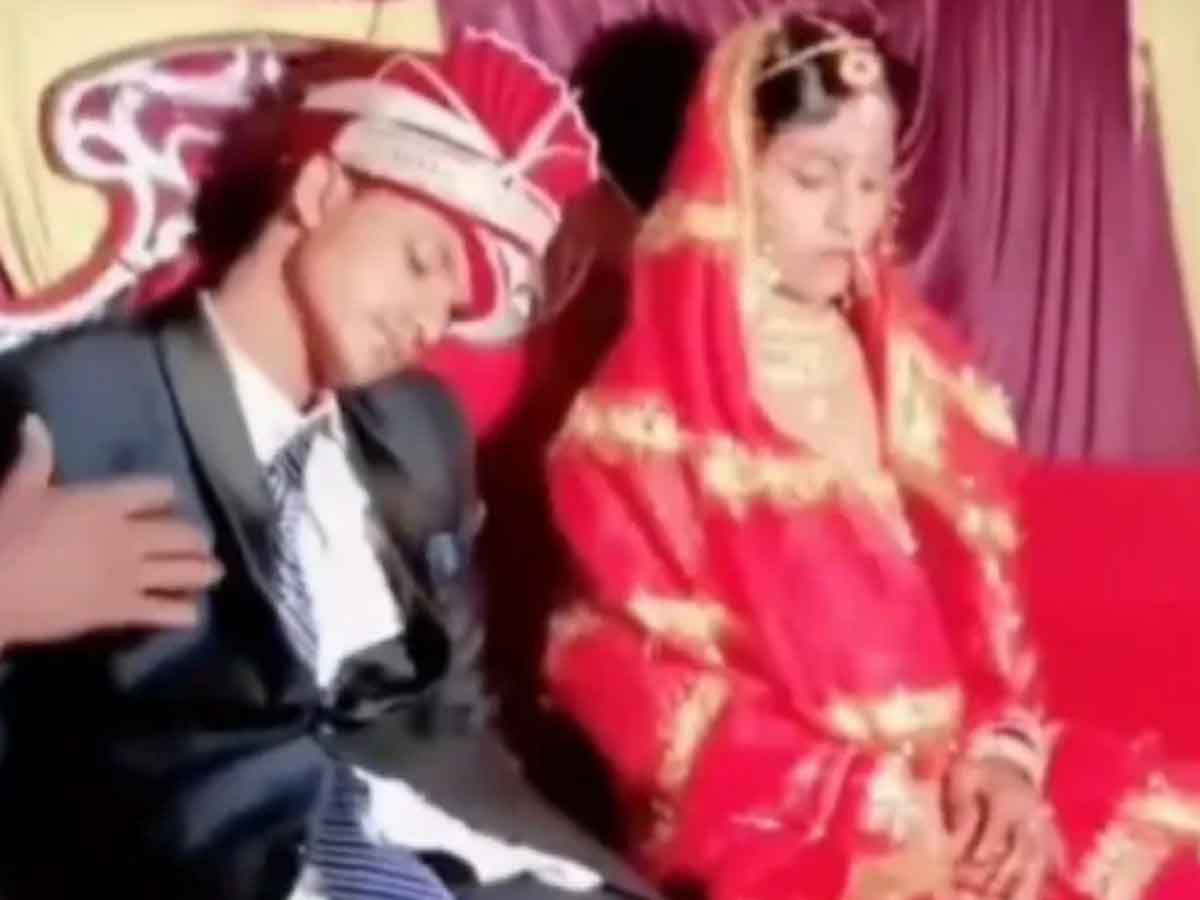 వీడియో: పెండ్లి వేదికపై వధువు పక్కన నిద్రపోయిన వరుడు