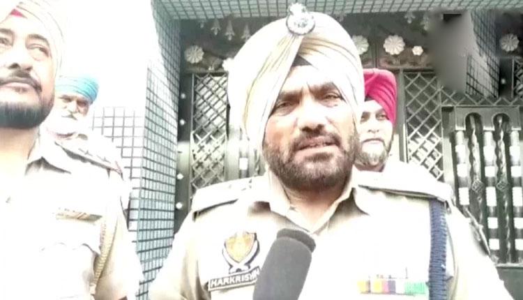 ఓ కుటుంబంపై దుండ‌గుడి కాల్పులు.. న‌లుగురు దుర్మ‌ర‌ణం..!