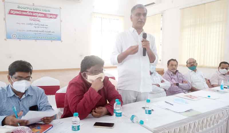 నీటి గొడవ కేంద్రం పాపమే