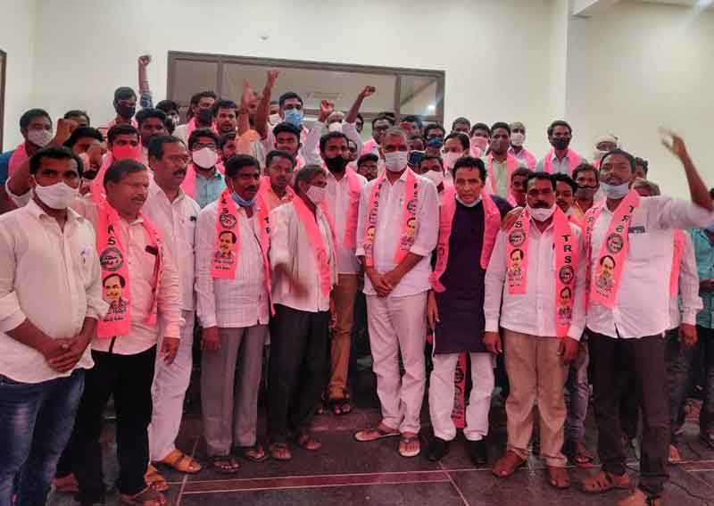 ఆస్తులను పెంచుకున్న ఈటల