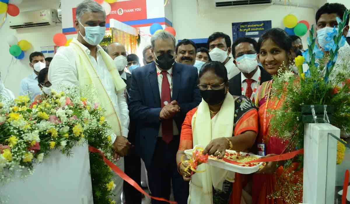 సకాలంలో రుణాలు అందించాలి : మంత్రి హరీష్ రావు