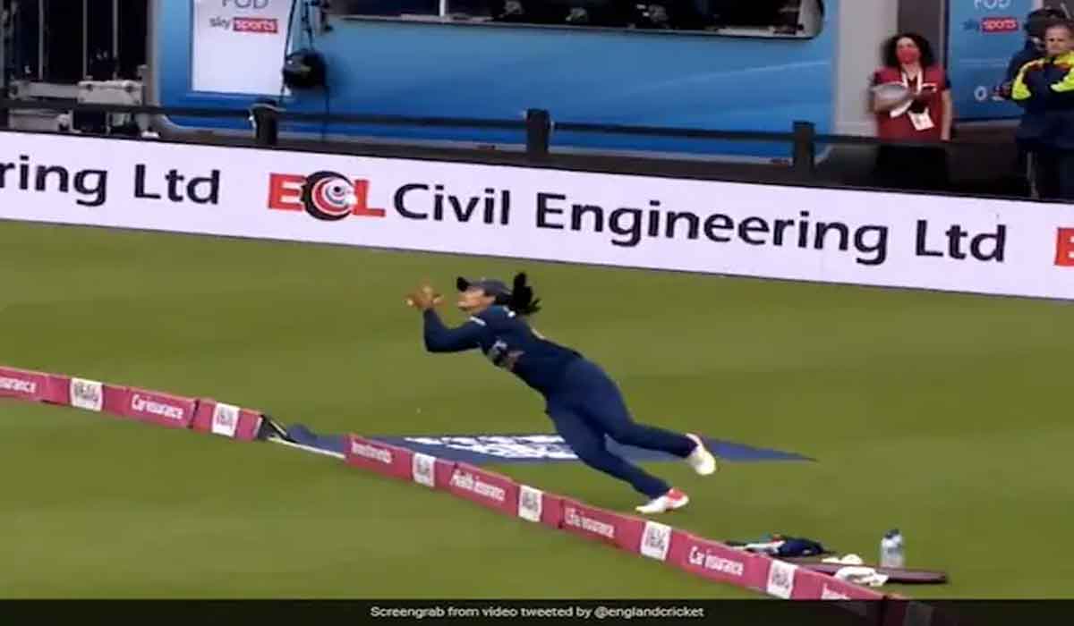 హ‌ర్లీన్ డియోల్ స్ట‌న్నింగ్ క్యాచ్‌.. వీడియో వైర‌ల్‌