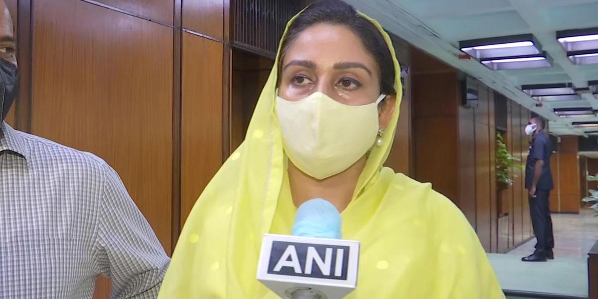 ప్ర‌జా సంక్షేమం ప‌క్క‌న‌పెట్టి ప‌ద‌వుల కోసం కొట్లాట‌లు: హ‌ర్‌సిమ్ర‌త్‌