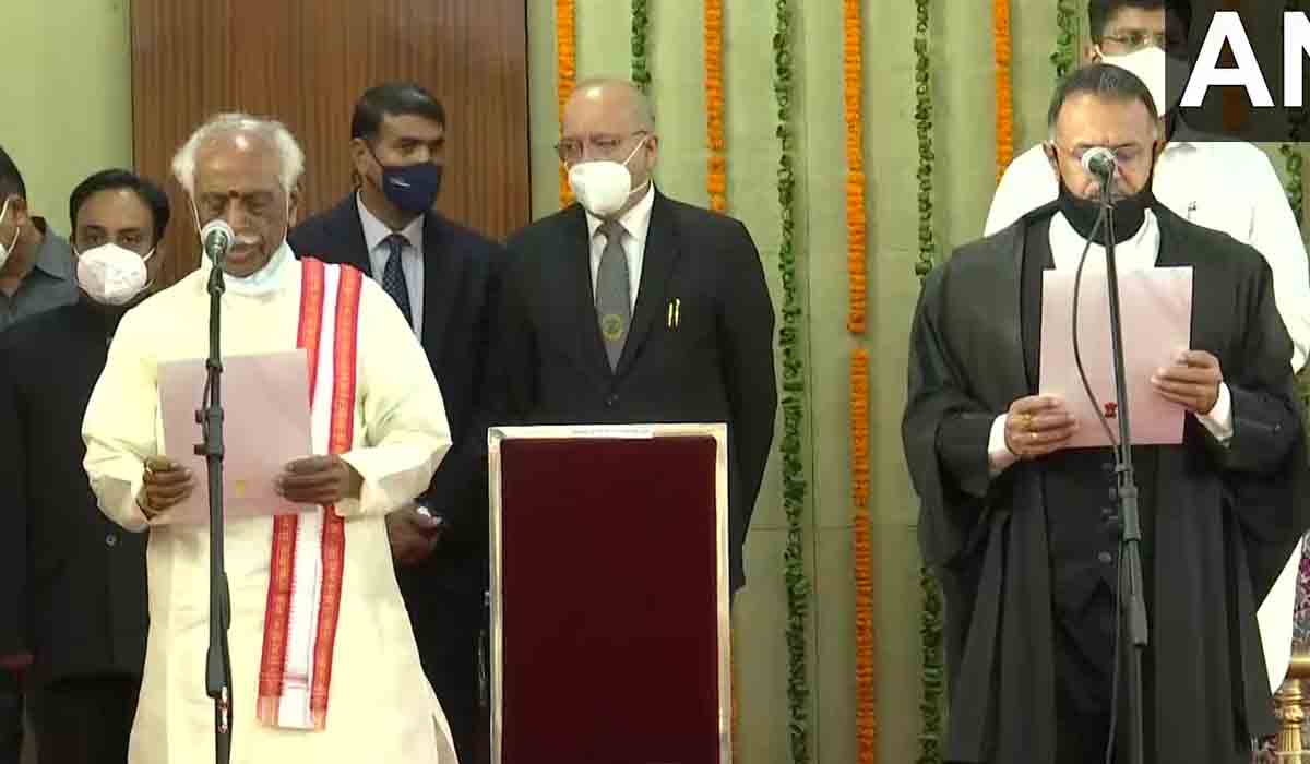 హ‌ర్యానా గ‌వ‌ర్న‌ర్‌గా బండారు ద‌త్తాత్రేయ ప్ర‌మాణం