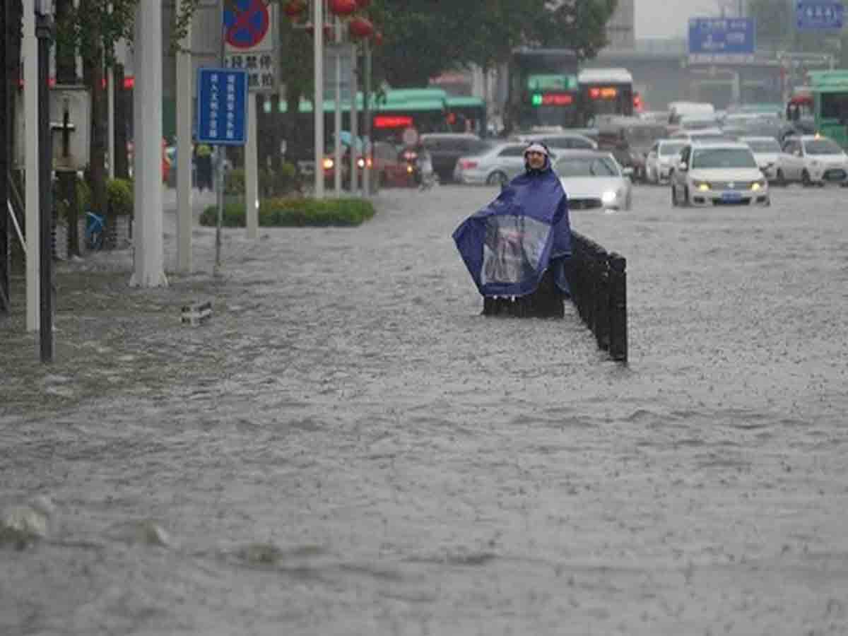 చైనాలో భారీ వర్షాలు.. వరదల ధాటికి 12 మంది మృతి